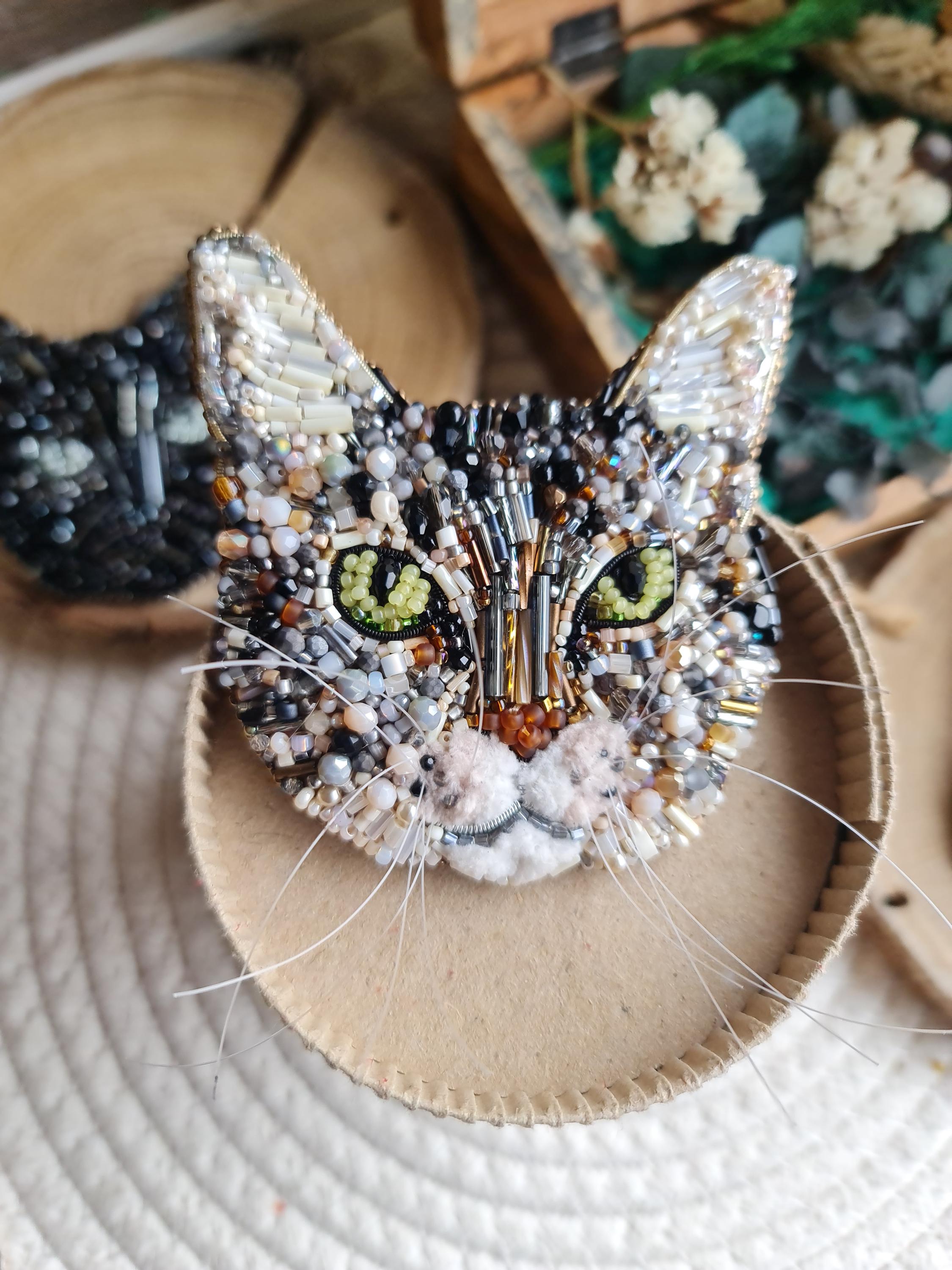Custom Cat Portrait Brooch: Beaded Pet Jewelry Gift for Cat Lovers - Etsy