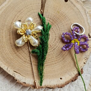 lapel pins flower brooch, gardener gift, nature jewelry, modern jewelry, unique gifts for her, pearl brooch large gold flower