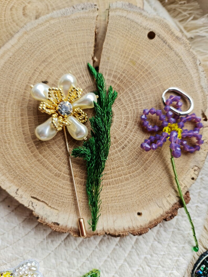 lapel pins flower brooch, gardener gift, nature jewelry, modern jewelry, unique gifts for her, pearl brooch large gold flower