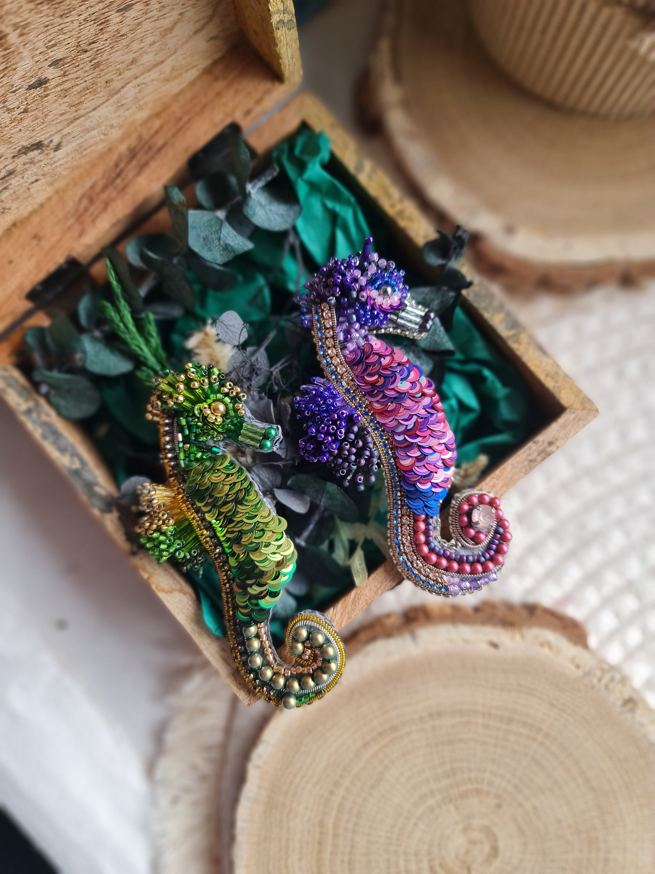 Broche Hippocampe Plaqué Or - Décor Perles Et Saphirs - Neuf Sans Emballage - Stock Bijouterie