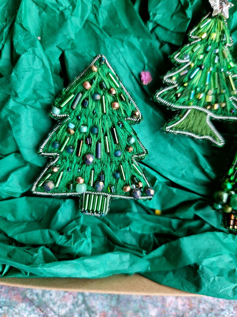 Geschenkset Weihnachtsbrosche, Weihnachtsnadel, Pflanzenschmuck green of threads
