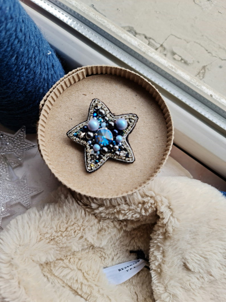 Star bead brooch, christmas pin and brooch, christmas gift for her image 4