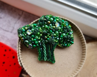 Broccoli Beaded Brooch, Vegan pin, Nature jewelry