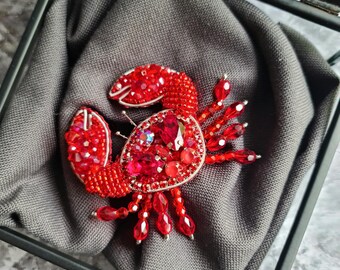 ビーズのカニのブローチ：手作りの海の動物のピン、刺繍のマリン