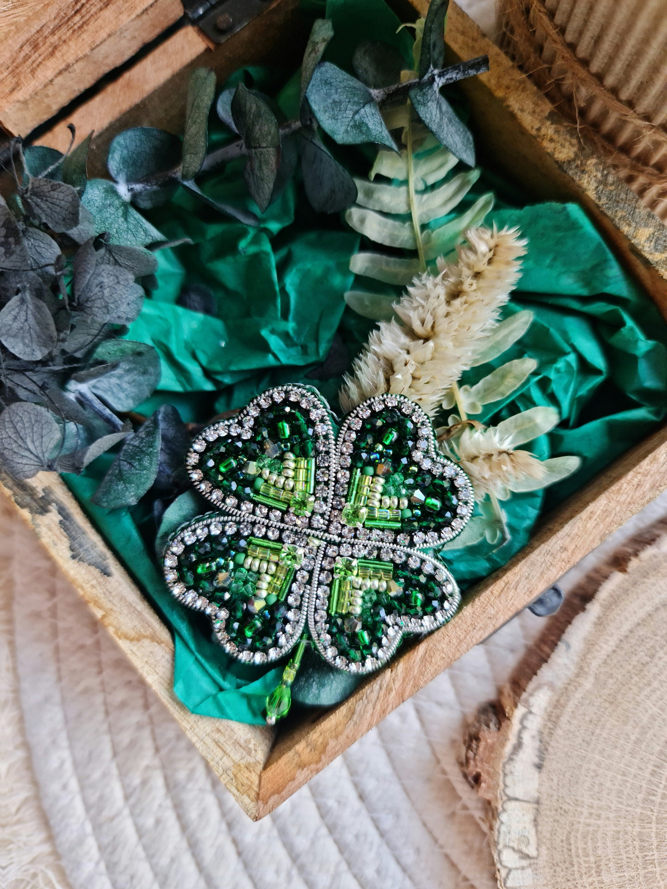 Spilla Quadrifoglio Dorata 3D – Portafortuna A 4 Foglie In Lega Di Zinco – Gioiello Donna Per San Patrizio E Occasioni Speciali