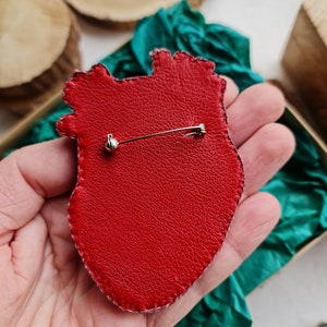 anatomical heart pin, brooches for woman 画像 4
