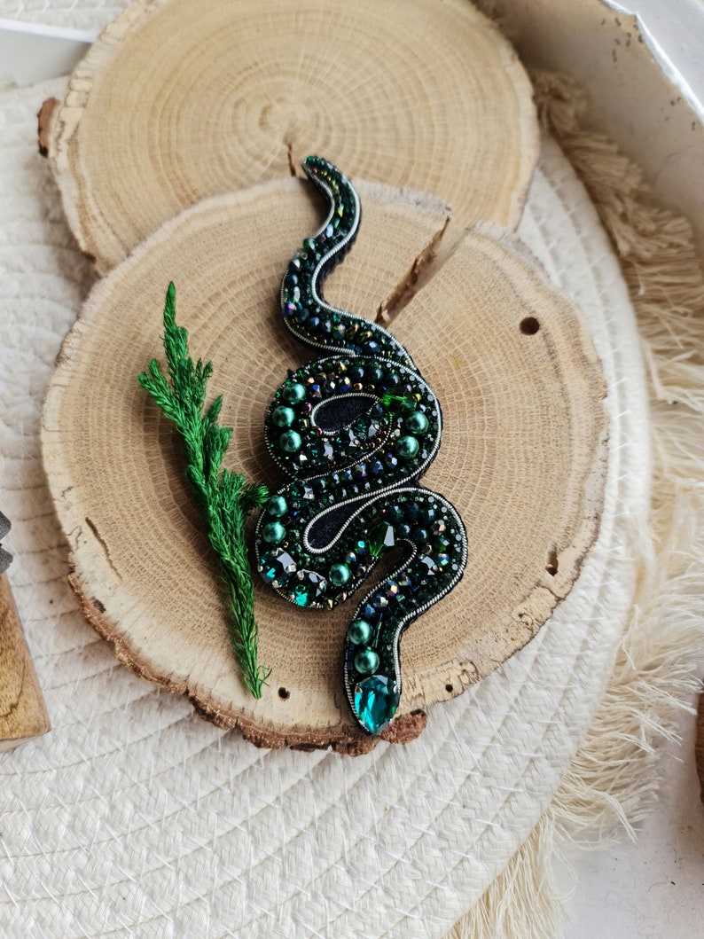 Green snake brooches for women, beaded brooch, serpent jewelry, snake lover gift, animal jewelry image 1
