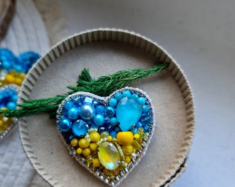 Épingle de coeur de l'Ukraine, broche faite à la main de drapeau jaune bleu,