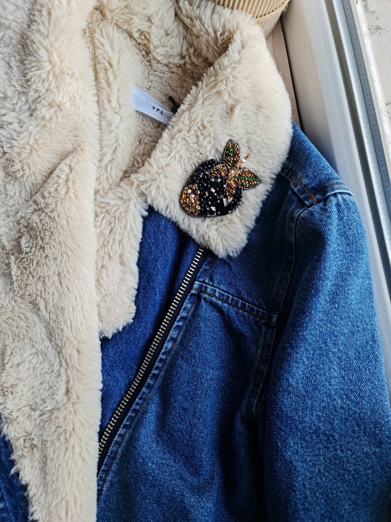 Black strawberry brooch, Beaded jewelry, Cute fruit pin image 5