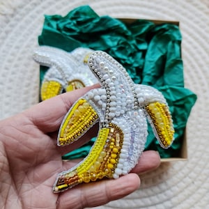 Stickerei Obst Brosche, Geschenk für Naturliebhaberin zum Muttertag Banana brooch