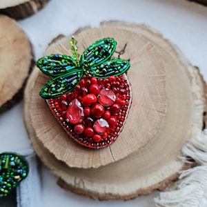 strawberry beaded brooch, plant pin, nature jewelry