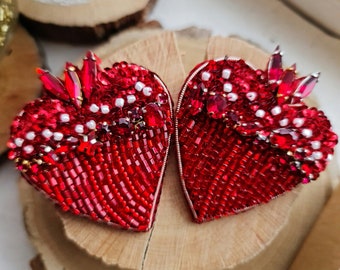 red heart beaded brooch, unique gift for her, cute heart jewelry, valentines day gift for friends