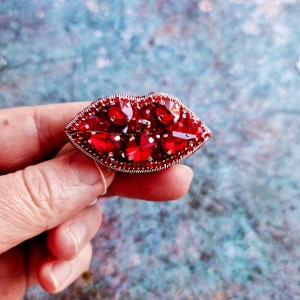 Gift set Red Lips Handmade Beaded Brooch, jewelry pin up little lips