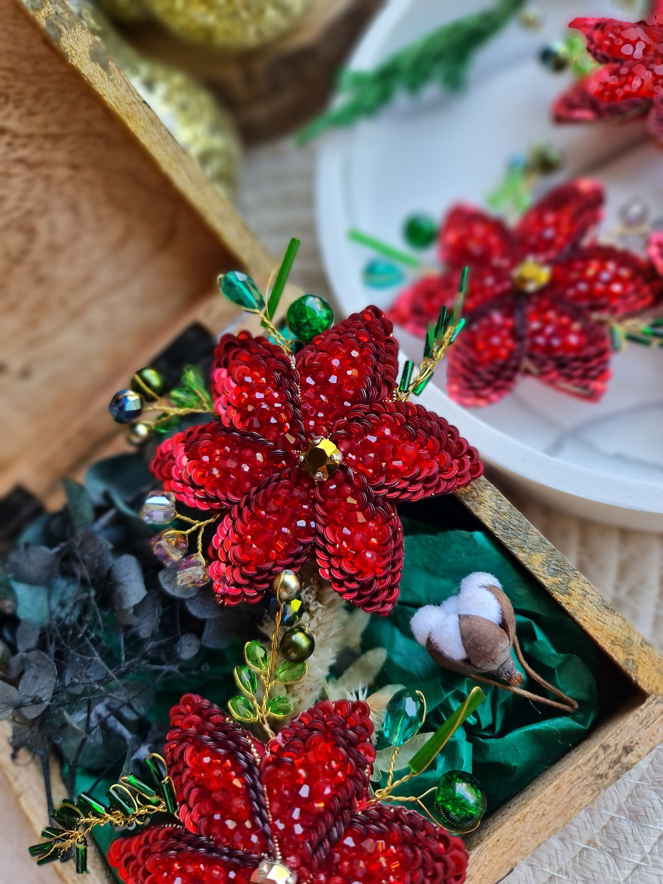 Red Poinsettia Beaded Brooch: Christmas Holiday Jewelry - Etsy display picture 1