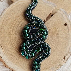 Green snake brooches for women, beaded brooch, serpent jewelry, snake lover gift, animal jewelry image 4