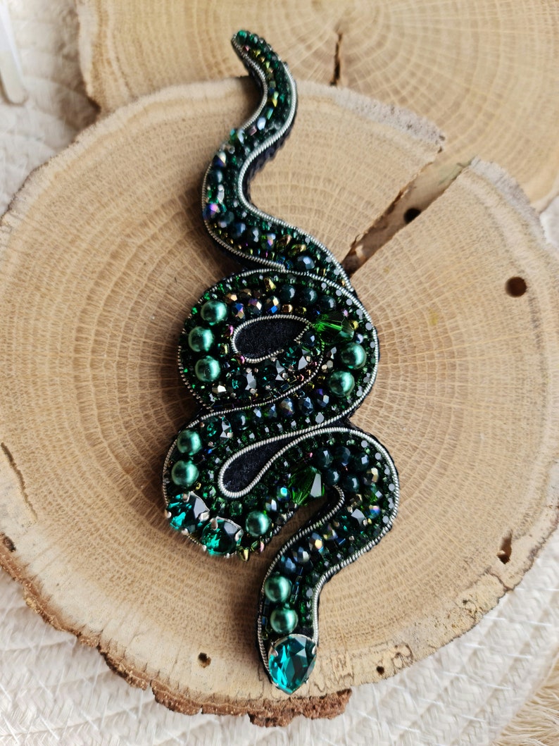 Green snake brooches for women, beaded brooch, serpent jewelry, snake lover gift, animal jewelry image 4