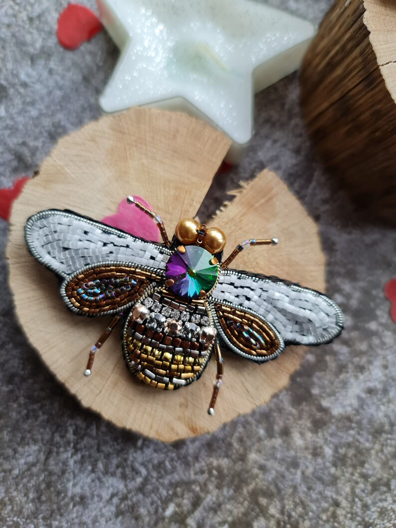 Green Bee brooch pin, bee jewelry image 1