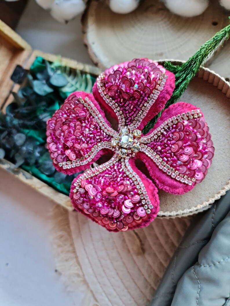 Pink Flower Beaded Brooch, Unique Gift for Her, best holiday gift, Velvet crystal flower, four leaf flower flower with sequins