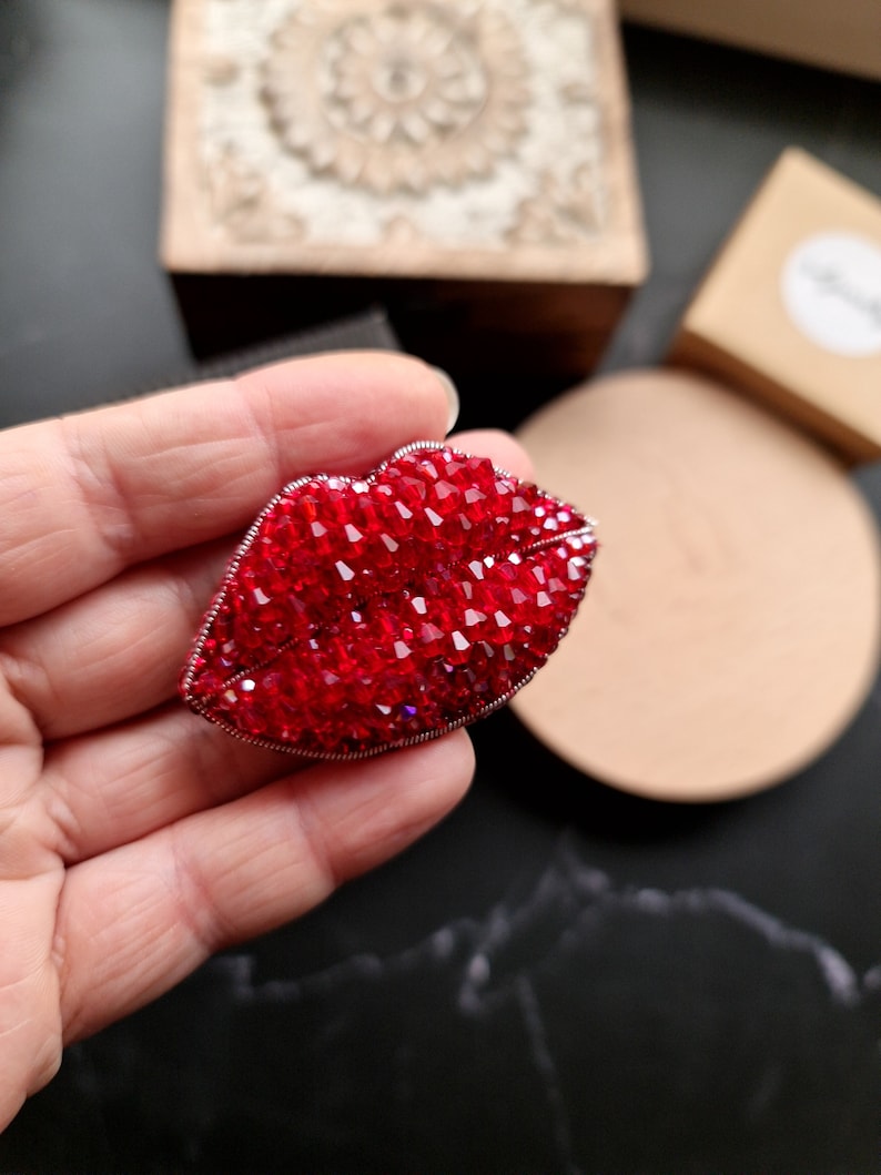 Gift set Red Lips Handmade Beaded Brooch, jewelry pin up lips