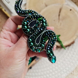 Green snake brooches for women, beaded brooch, serpent jewelry, snake lover gift, animal jewelry image 5