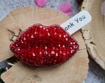 Crystal Lip Sparkle: Unique Lapel Pin Brooch