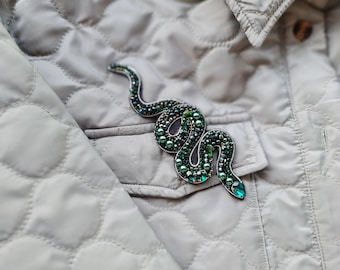 Serpentine Whispers: Green Snake Beaded Brooch for Women