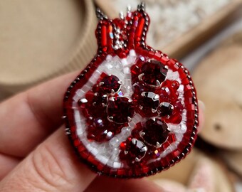 ビーズのザクロのブローチ - ハンドメイドの刺繍ジュエリー - 彼女への