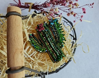 Green plant beaded brooch, summer gift for girlfriend