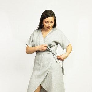 Wickel-Leinenkleid: Kimono Sommerkleid mit V-Ausschnitt