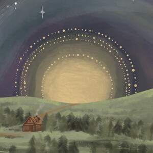 K&ouml;nnte beinhalten: Ein digitales Gem&auml;lde einer H&uuml;tte im Wald mit einer goldenen Sonne, die hinter ihr aufgeht. Der Himmel ist dunkelblau mit wei&szlig;en Sternen und einem hellvioletten Farbverlauf. Die H&uuml;tte ist braun mit einem wei&szlig;en Schornstein und einer wei&szlig;en T&uuml;r. Die B&auml;ume sind gr&uuml;n und der Boden ist gr&uuml;n mit einem Weg, der zur H&uuml;tte f&uuml;hrt.