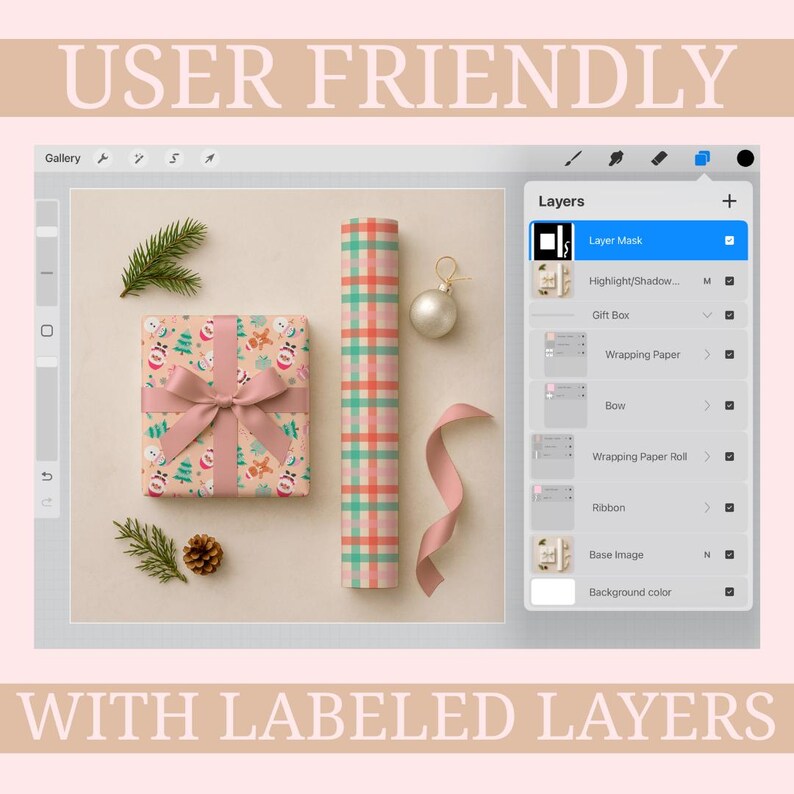 Pu&ograve; includere: Una composizione festosa con un regalo avvolto con un fiocco rosa, un rotolo di carta da regalo a quadri e un ornamento argentato. Il regalo &egrave; decorato con un motivo festivo. &Egrave; incluso anche il testo "USER FRIENDLY" e "WITH LABELED LAYERS".