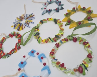 Weihnachtlicher Weihnachtskranz aus Glas handgefertigt Weihnachtsbaum Wohndekoration Nach Maß Unikat und traumhaft kornisch verschmolzenes Glas Home Gifts