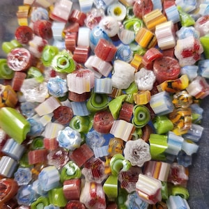 Blandade Bullseye Murrine Vitrigraph Slices 90COE Millefori 25 gram Glasblomma Hjärta Variabla Rotskivor Scener Blommor Abstrakta Projekt