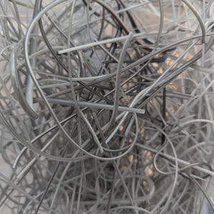 Vitrigrafsträngar Grå smält glas 90COE Strimmig 100 gram Blomsterprojekt Abstrakta glasprojekt