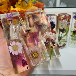 Cenizas en letras de resina Flores rellenas personalizadas LOved One Ashes Pet Ashes Objetos hechos a pedido Resina de la mejor calidad Regalo perfecto Hecho a medida