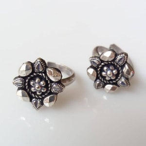 Adjustable Sterling Silver Flower Toe Ring: Unisex Boho Jewelry