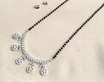 Nicht anlaufendes Silber Mangalsutra Halsketten Set: CZ Schwarzer Perlenanhänger, Passende Ohrringe