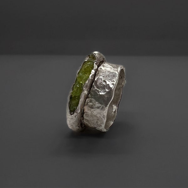 Silver Ring Raw Peridot Gemstone - 925 Sterling Silver Jewelry - Green Chrysolite Gem Unique Design and Rugged Texture