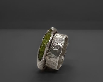 Silver Ring Raw Peridot Gemstone - 925 Sterling Silver Jewelry - Green Chrysolite Gem Unique Design and Rugged Texture