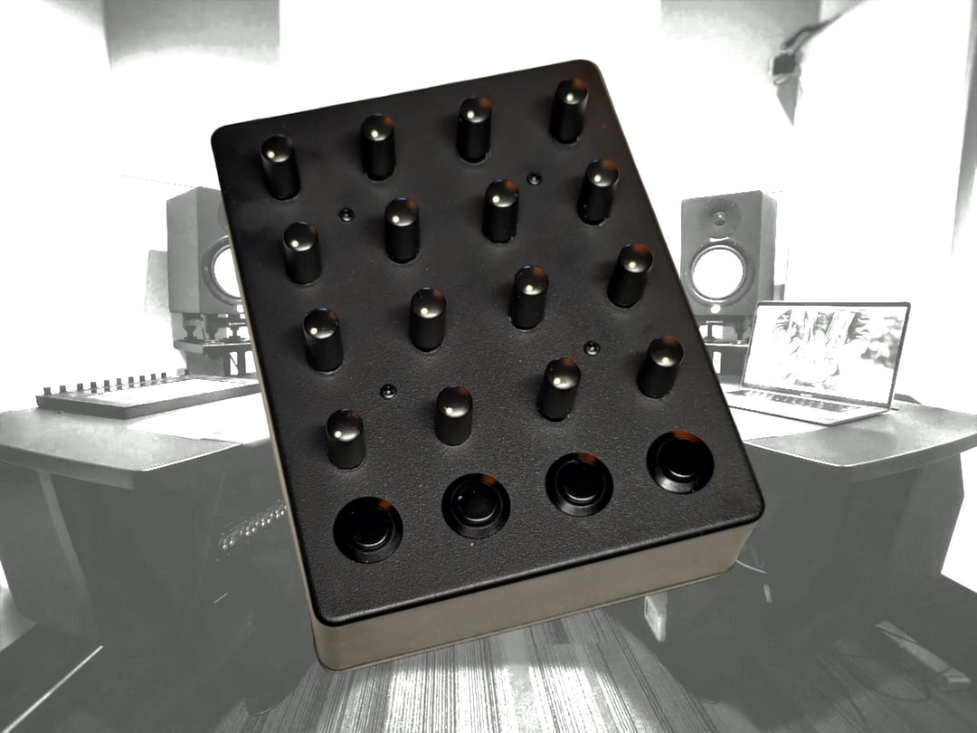 Midi Controller BBS2 / DIN Midi Out / 16 Pots / 4 Buttons / Midi