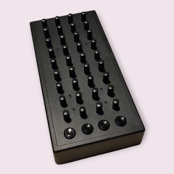 Midi Controller BB-L / 36 Pots / 4 Buttons / USB-C / Din Midi & Usb Midi Out / Fully Configurable / Lot of Controls / Strong ABS Case