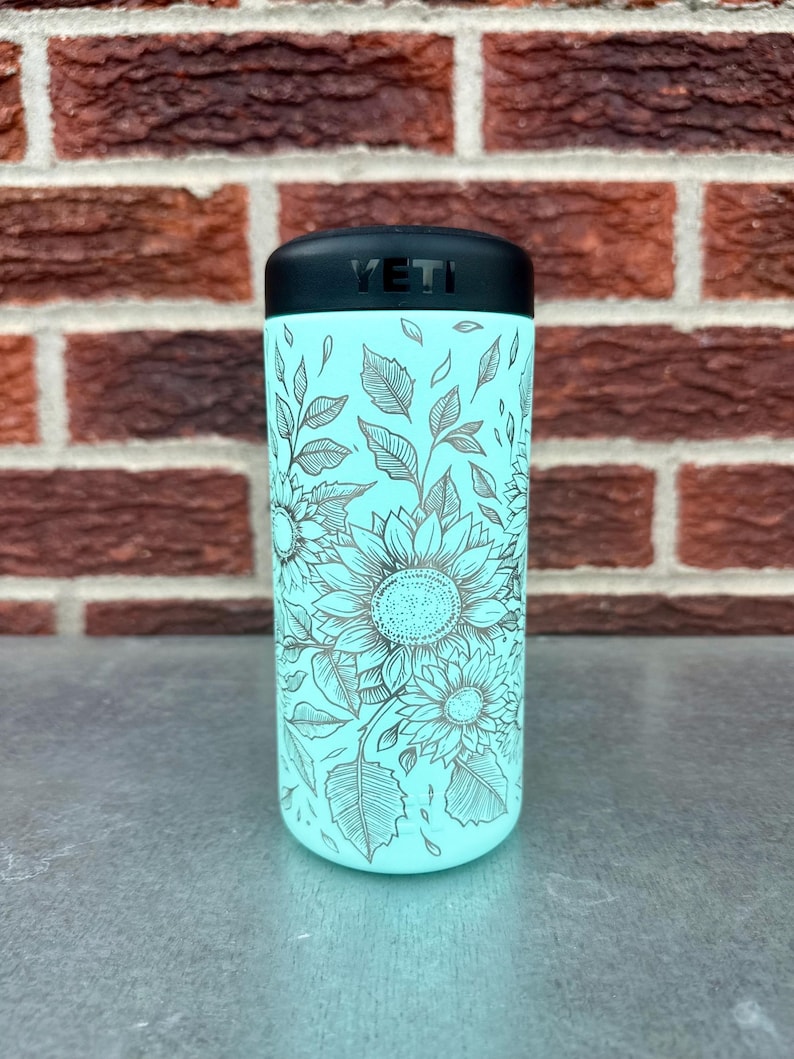 Sunflower Garden - Enfriador de latas YETI Colster (compatible con la mayoría de las latas) imagen 3