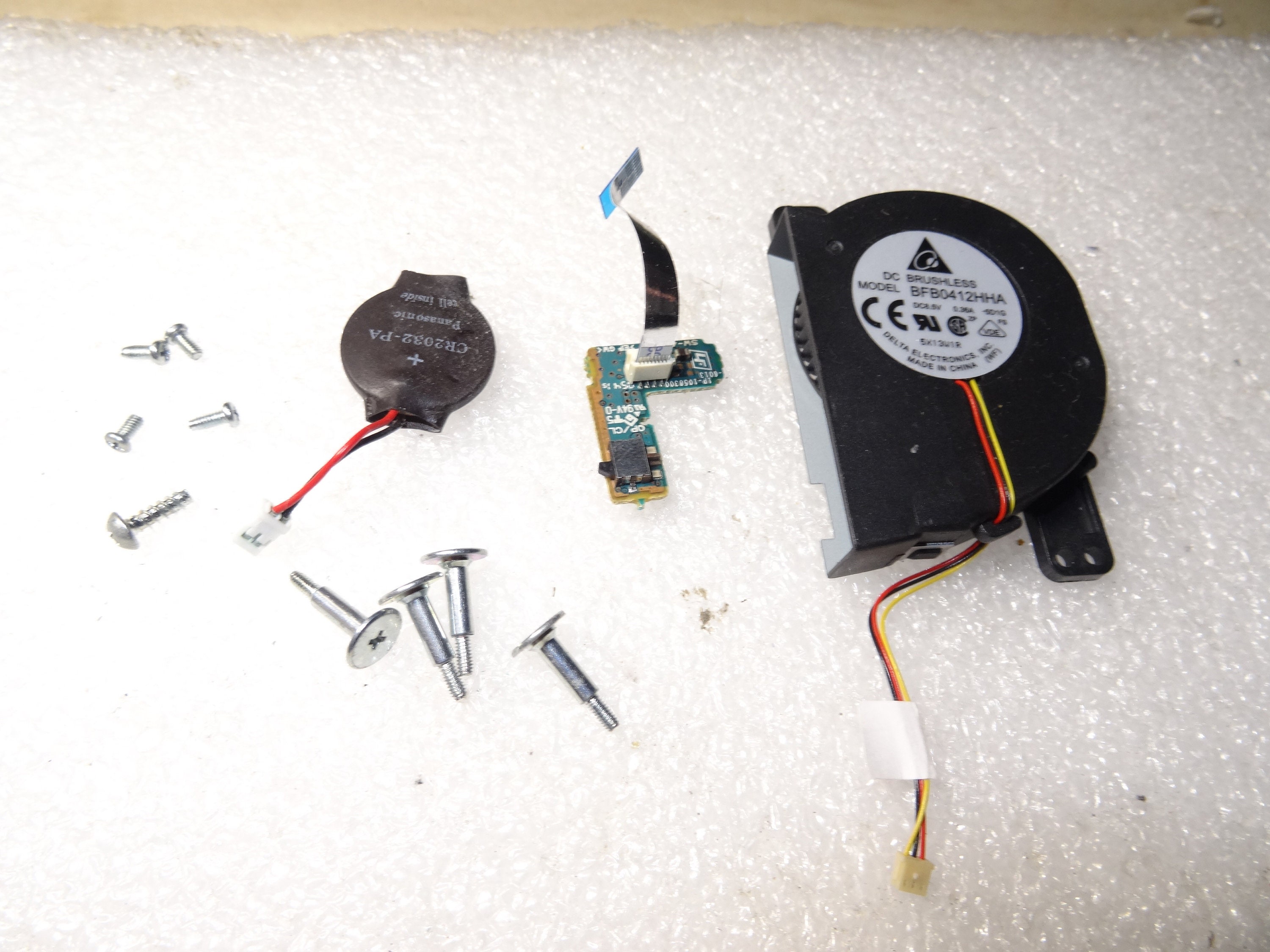 PS2 Slim SCPH-75001 & Others Inside Screws, Fan, Battery