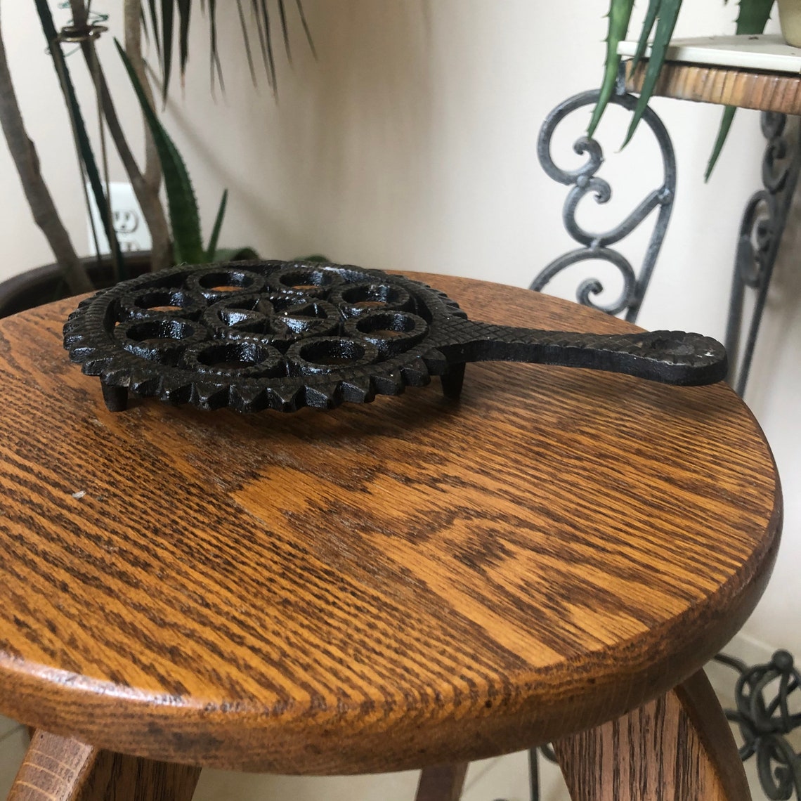 Vintage Cast Iron Trivet Lodge Dutch Hex Trivet No. 538 Etsy