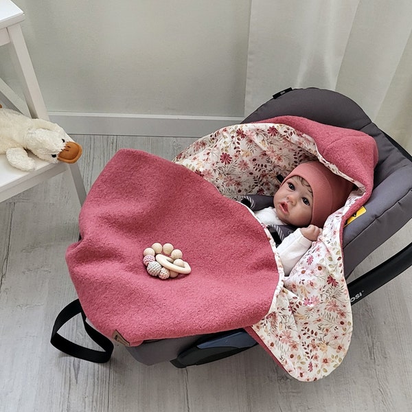 Kuschelige Einschlagdecke für Babyschale aus hochwertigem Walkloden, Wolle – warm,weich & praktisch/Pink/ Blümchen/ Taufe/ Geburt/Babyschale