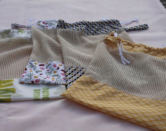 Washing net, net bag for vegetables or fruit size 32 cm x 25 cm approximately, closure by drawstrings and cord for hanging