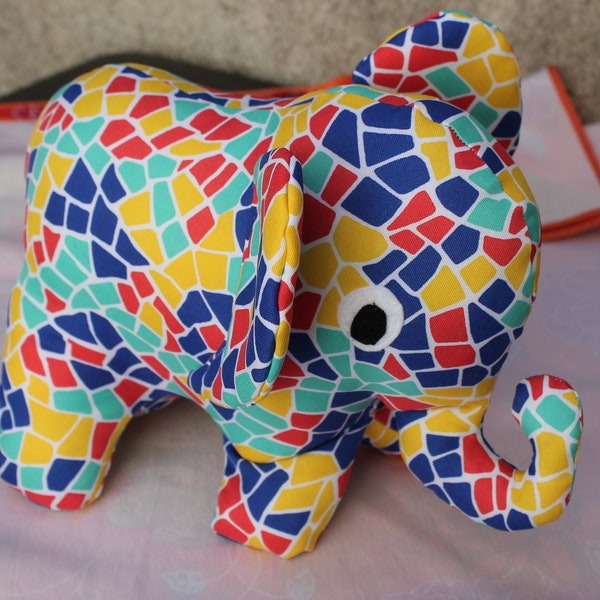 Elmer l'éléphant, réalisé en tissu , mascotte, figurine, marotte Elmer