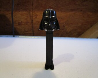 1997 darth vader pez dispenser