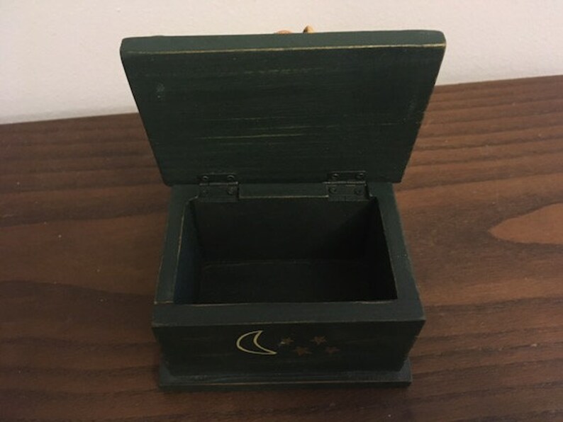 Vintage Classic Retro Small Wooden Box 2 TEDDY BEARS On Top Hand Painted Perfect For Any Decour!