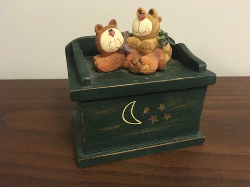 Vintage Classic Retro Small Wooden Box 2 TEDDY BEARS On Top Hand Painted Perfect For Any Decour!